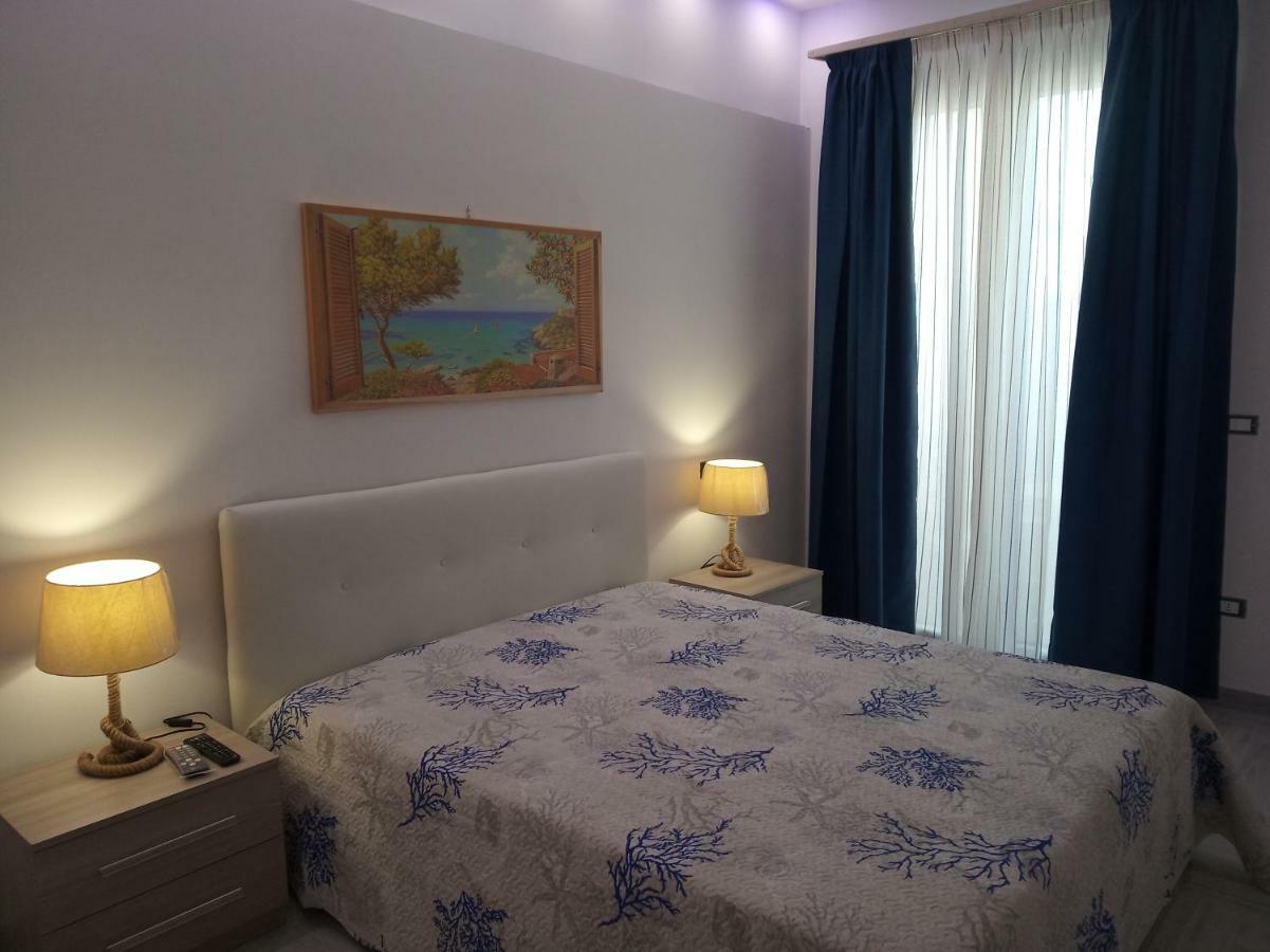 Acquazzurra Affittacamere Torre Lapillo Exteriör bild